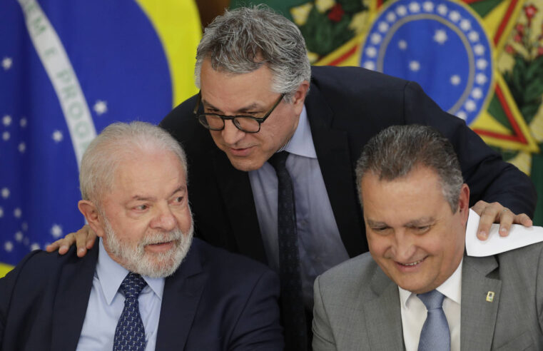 A derrota sofrida por Lula na Câmara dos Deputados provocou um confronto entre Rui Costa e Padilha