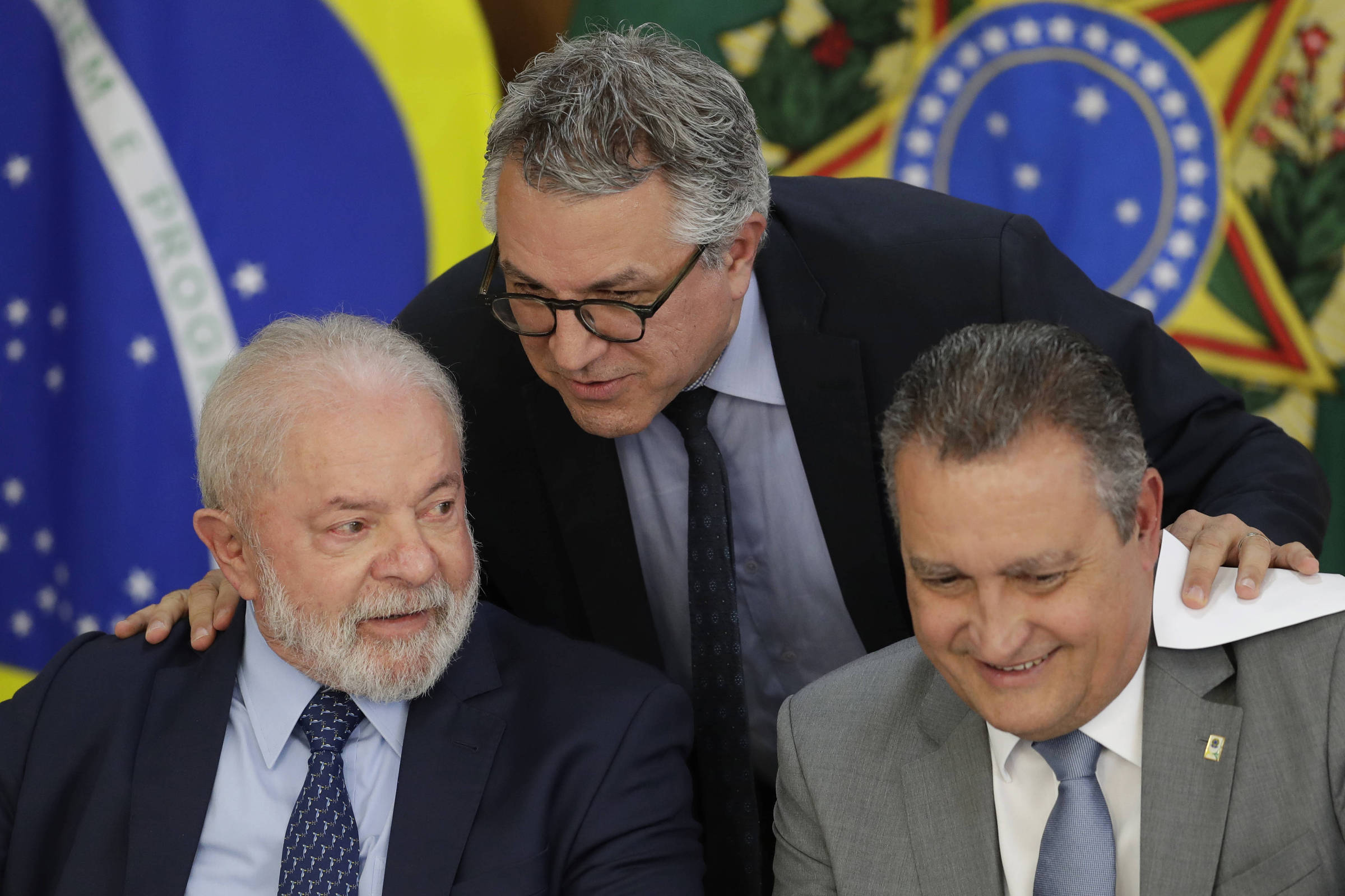 A derrota sofrida por Lula na Câmara dos Deputados provocou um confronto entre Rui Costa e Padilha